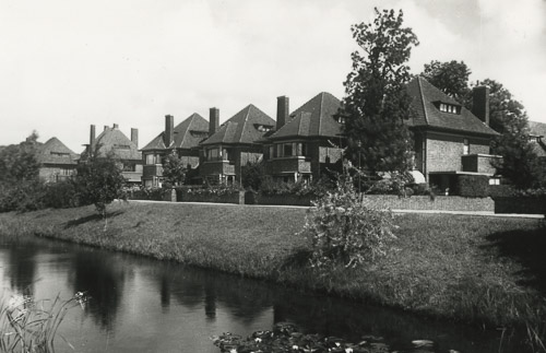 villa's architectuurstijl Nieuwe Haagse School in Marlot