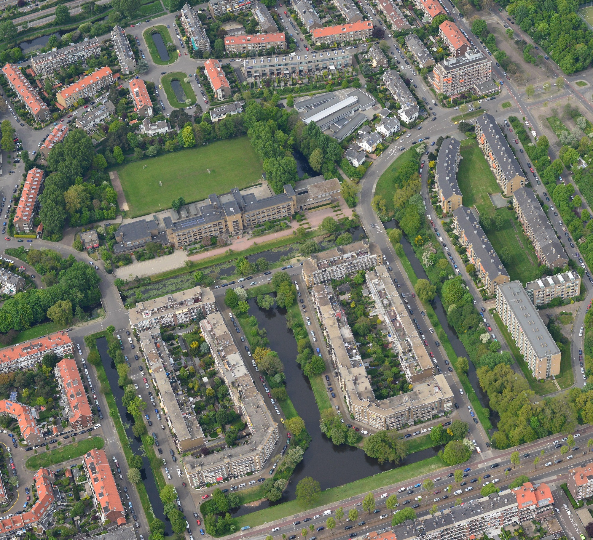 luchtfoto Dalton college en bijbehorend ensemble