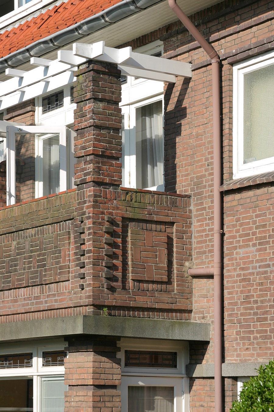 rijke bouwkundige detaillering nieuwe haagse school vogelwijk